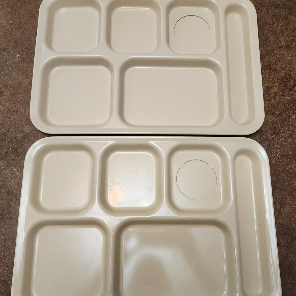 Set Of 2 Vintage Arrowhead ARR-141 Melamine Plastic Divided School Lunch Trays